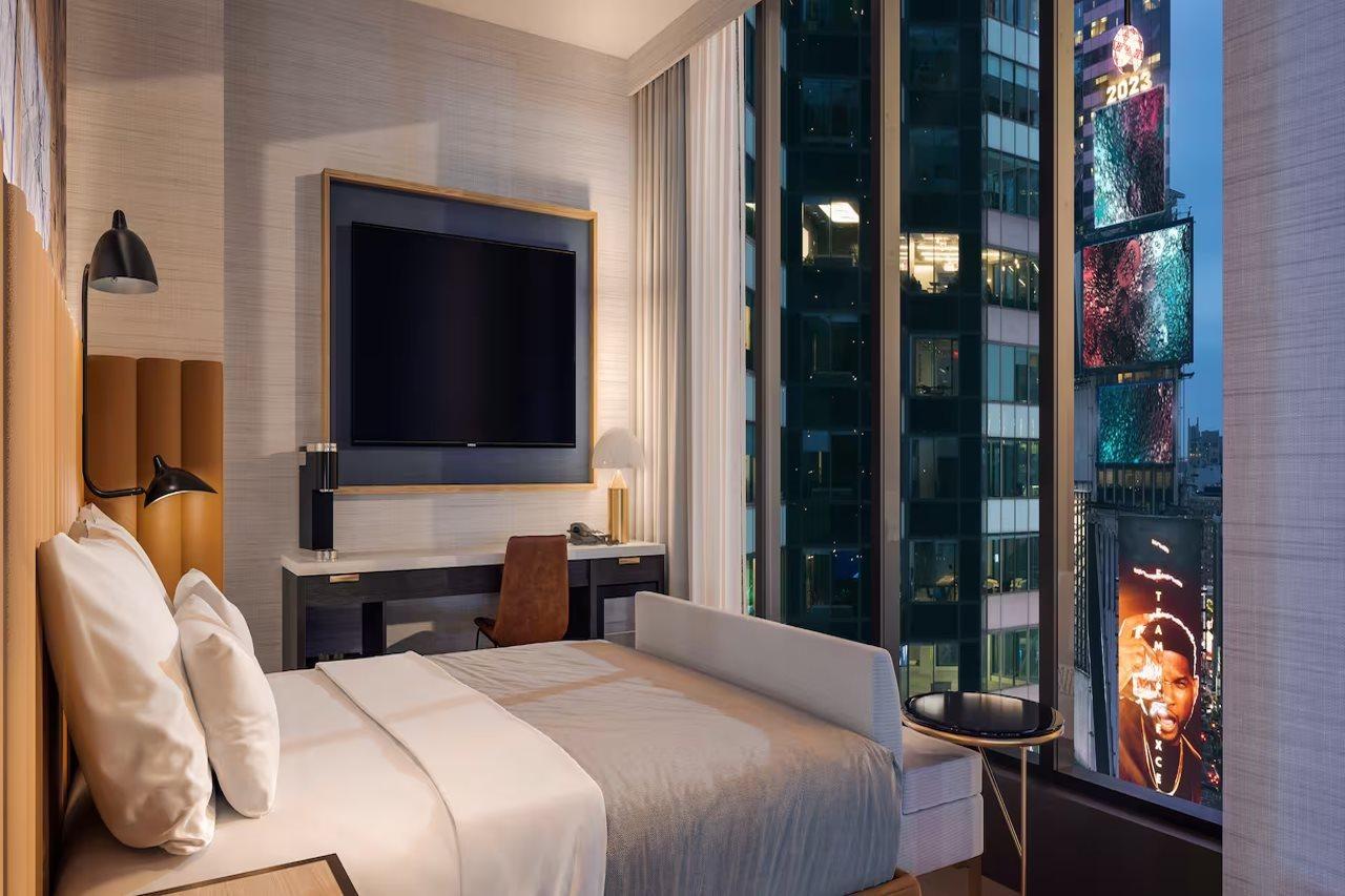 Doubletree Suites By Hilton Nyc - Times Square New York Eksteriør billede