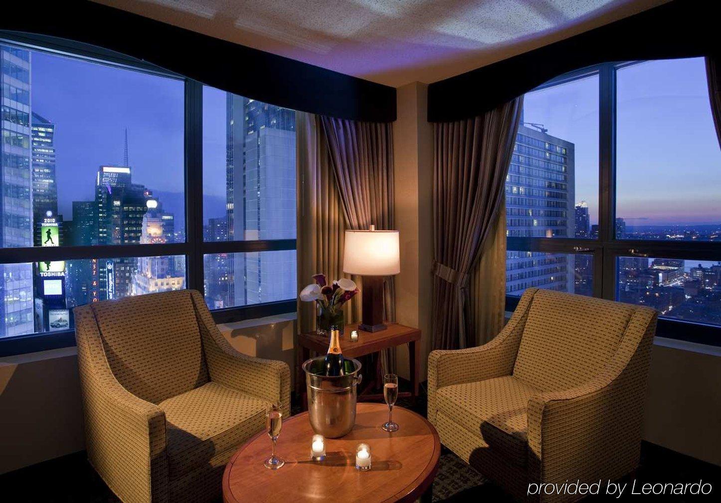 Doubletree Suites By Hilton Nyc - Times Square New York Eksteriør billede