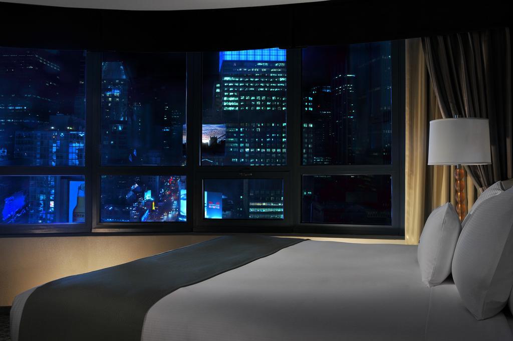 Doubletree Suites By Hilton Nyc - Times Square New York Eksteriør billede