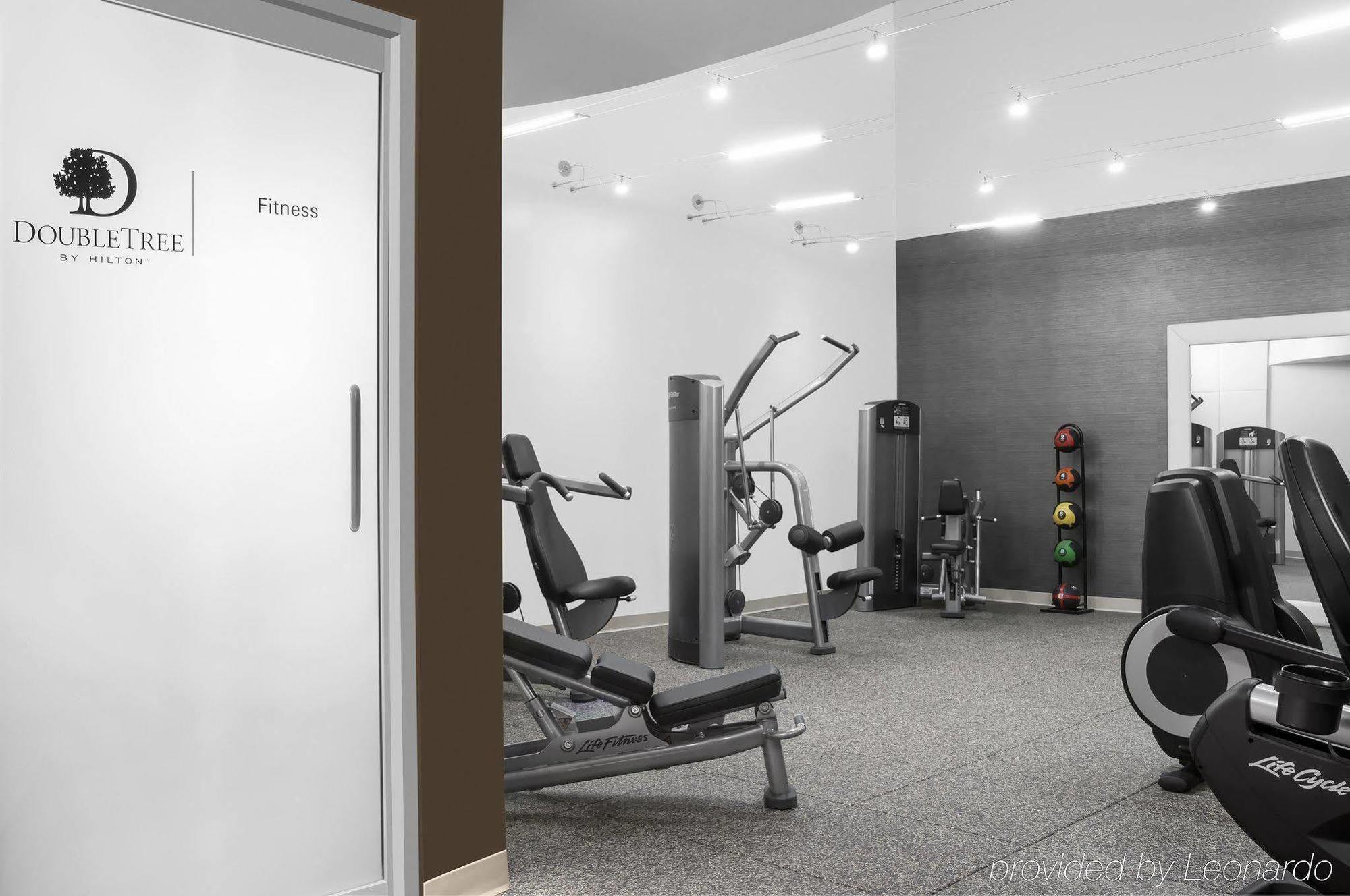 Doubletree Suites By Hilton Nyc - Times Square New York Eksteriør billede