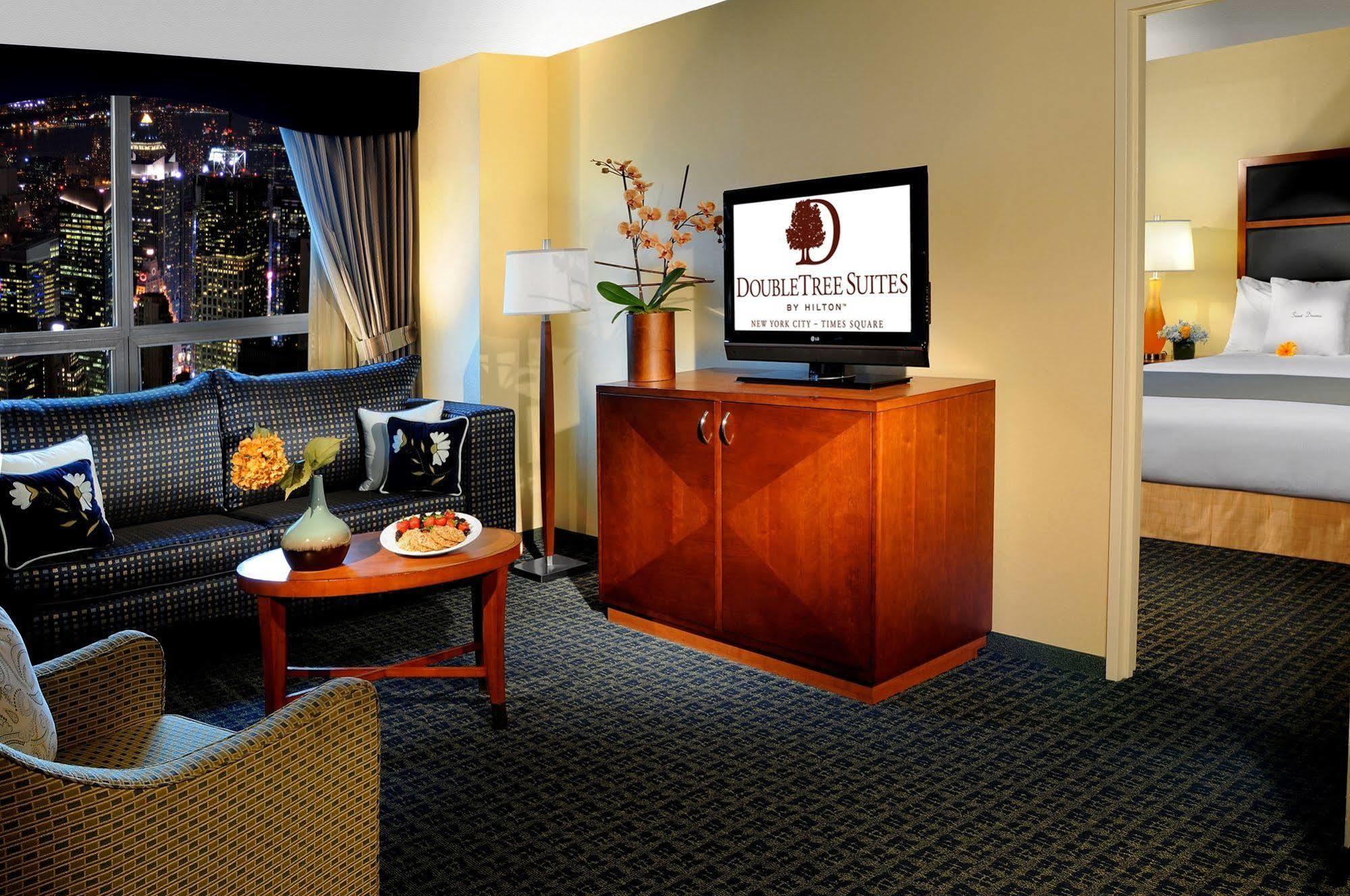 Doubletree Suites By Hilton Nyc - Times Square New York Værelse billede