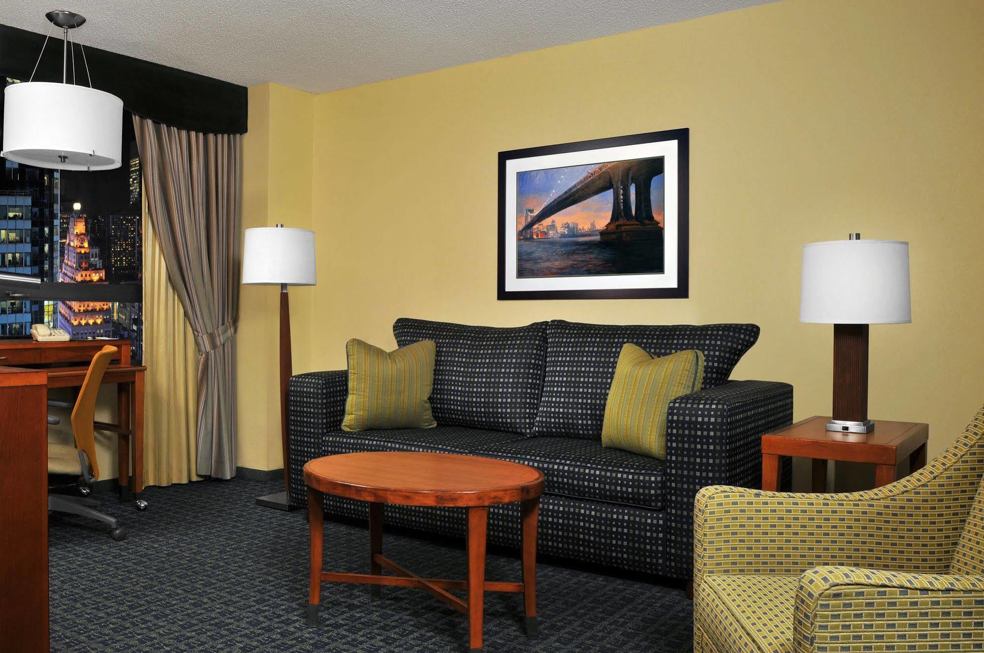 Doubletree Suites By Hilton Nyc - Times Square New York Værelse billede